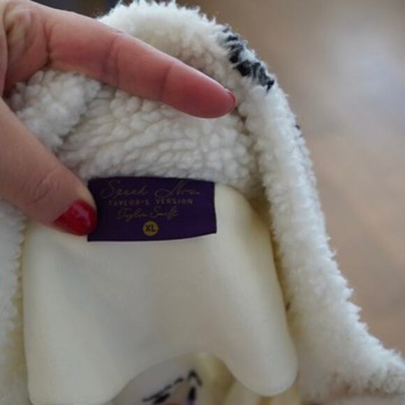 Taylor Swift Speak Now Koi Fish Quarter Zip Sherpa Pullover Size XL - Picture 6 of 7